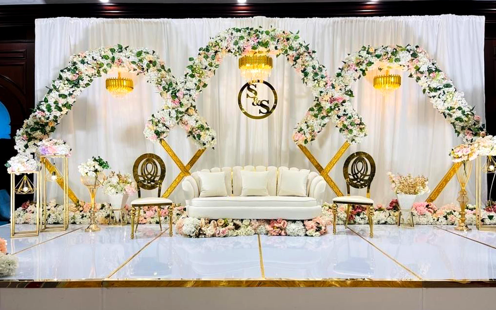 Gold Frame Wedding Decor