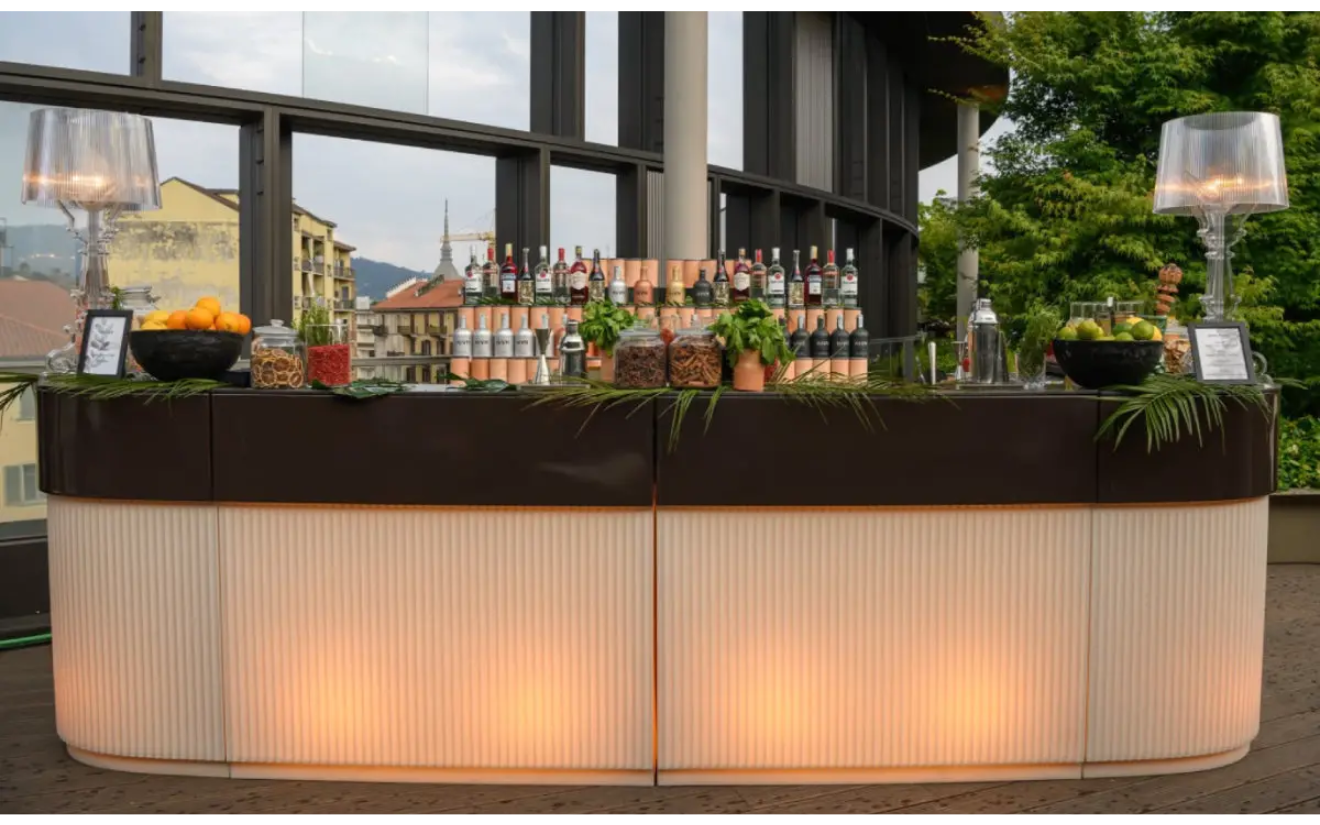 Bauhaus Straight Lit Bar