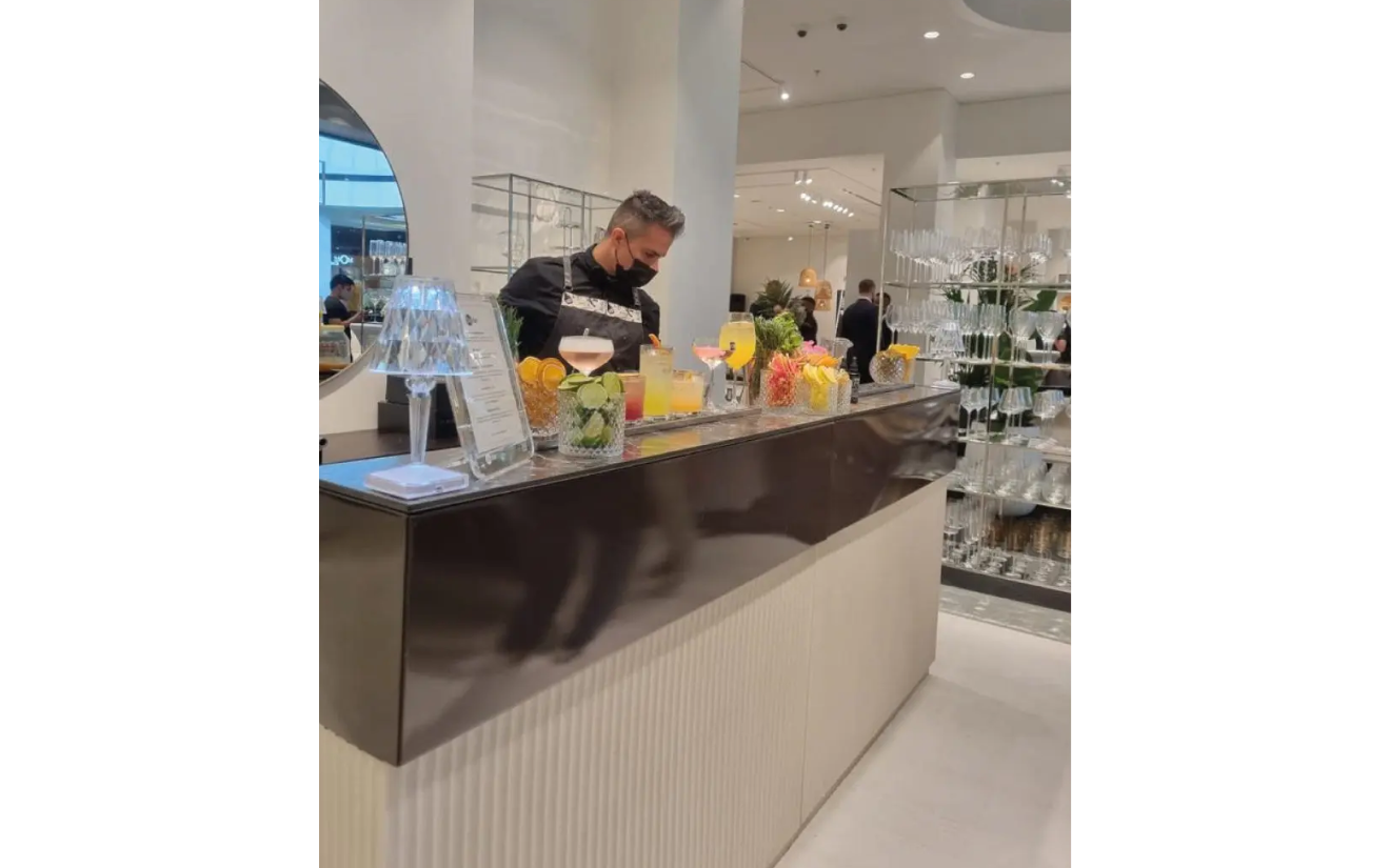 Bauhaus Straight Lit Bar