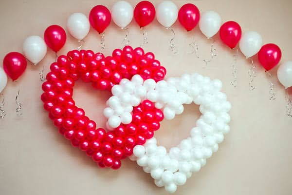 Twin Heart Valentines Decor