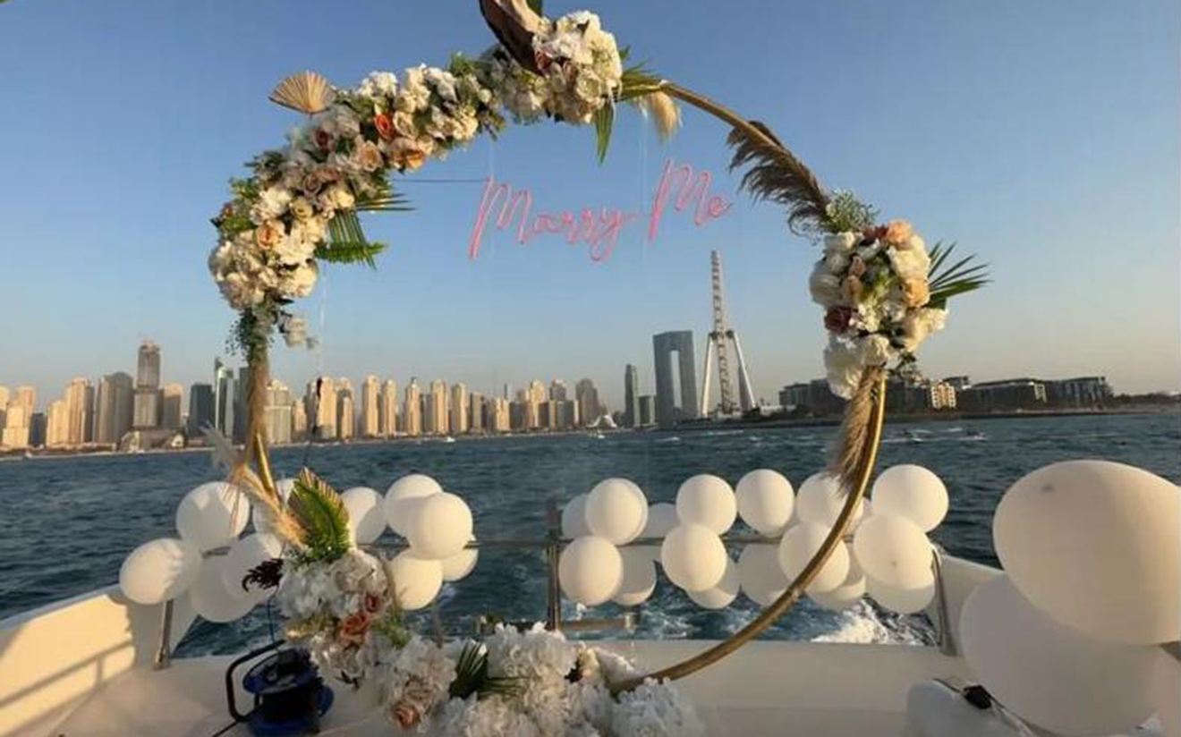 Yacht Proposal Decor