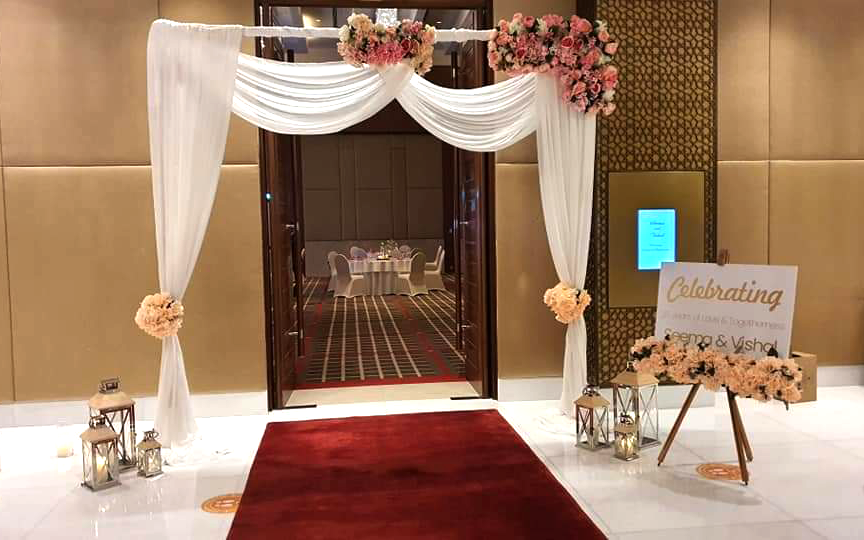 Happy String Reception Decor Package