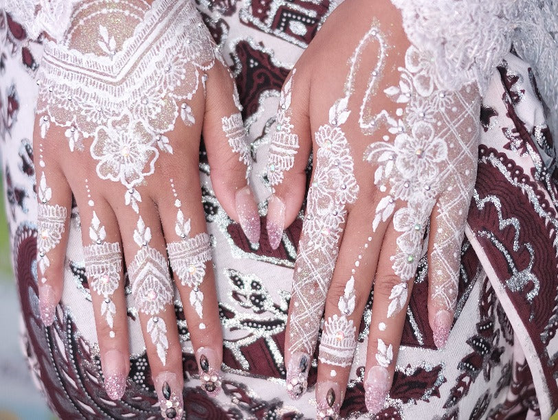 White Henna Artist