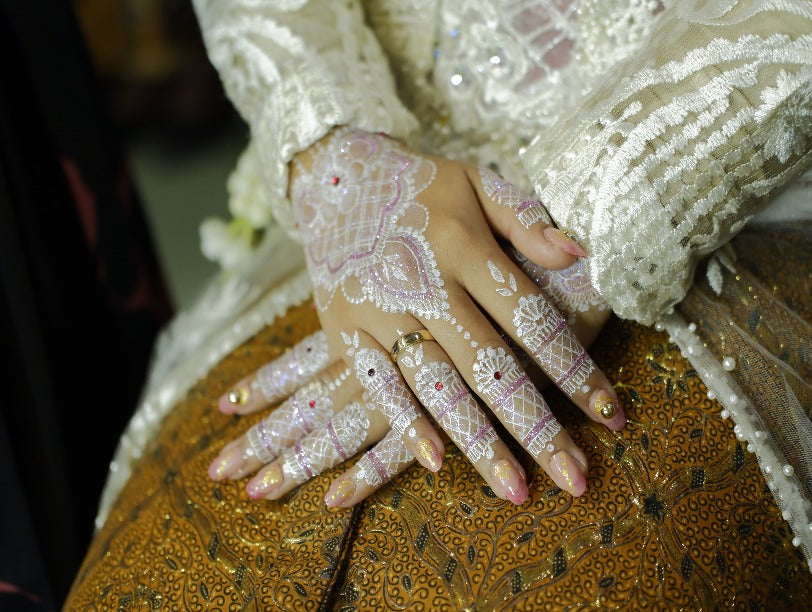 White Henna Artist