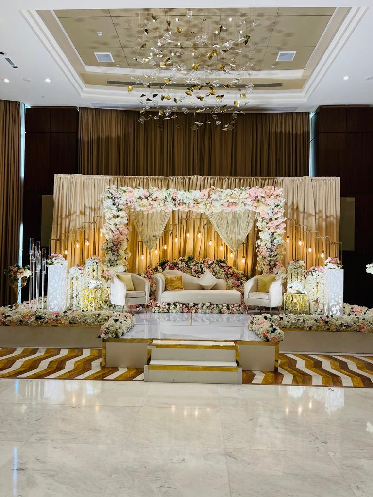 Elegant Floral Wedding Decor Package - 7m