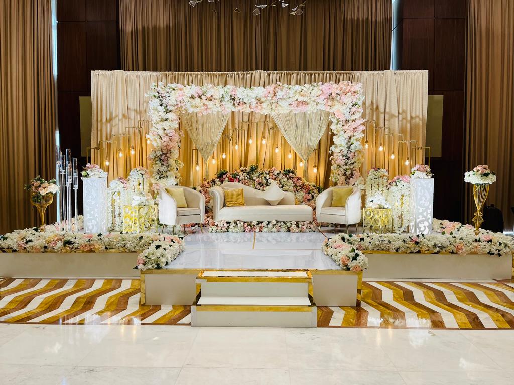 Elegant Floral Wedding Decor Package - 7m