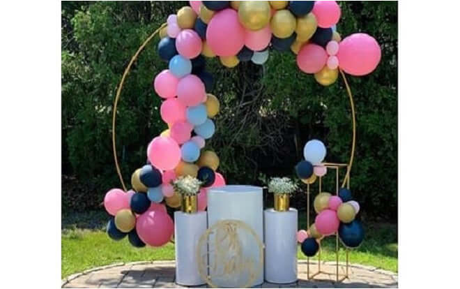 Round Metal Arch & Balloons