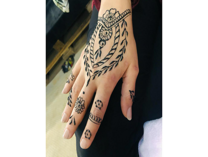 Henna Artist