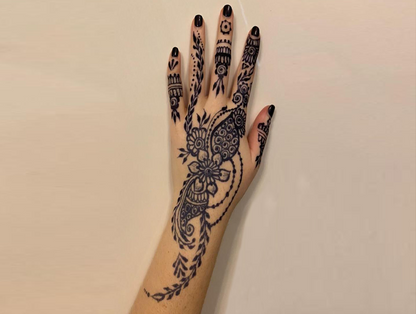 Henna Artist