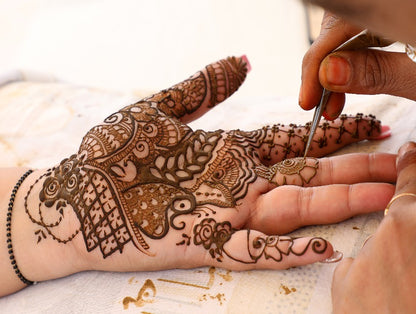 Henna Artist